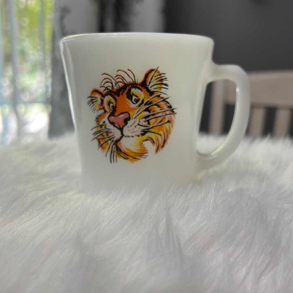 ❗️FINAL❗️ Vintage FIRE KING White Mug ESSO Advertising